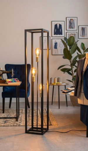 Square Metal floor lamp (Black)